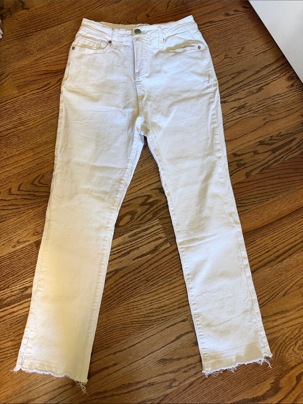 Mud Pie Women's White Straight-Leg Jeans with Raw Hem